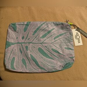 NWT ALOHA Collection Ube/Tide Monstera Travel Deliciosa Mid Pouch